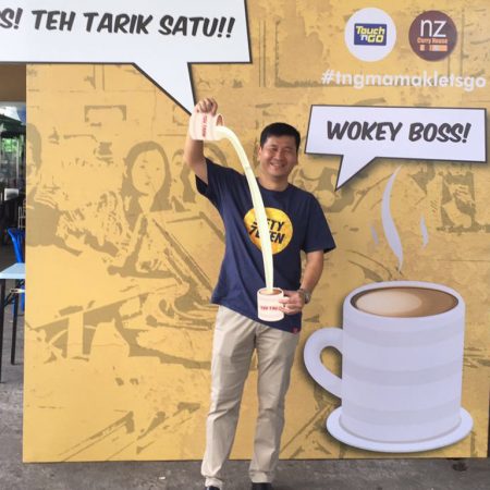 Collin Swee performed Teh Tarik